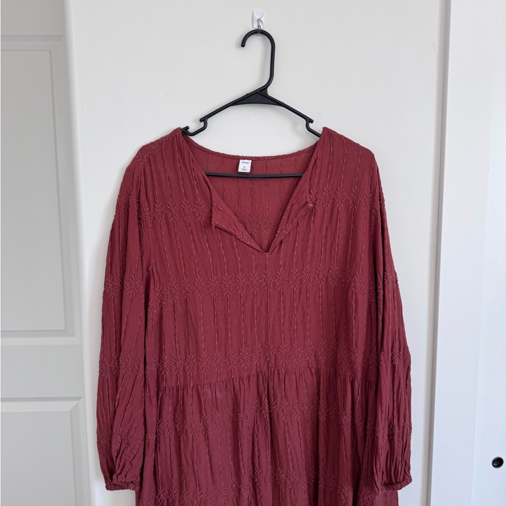 Old Navy Long Sleeve Tiered V-Neck Dress in Rosewood